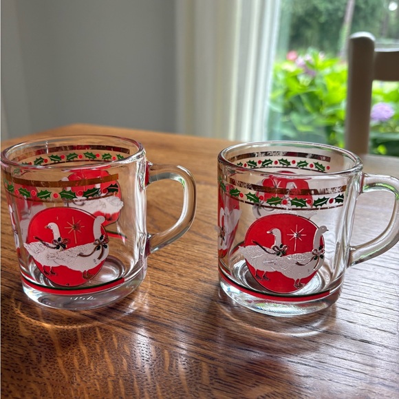 Pair of Vintage Christmas Glass Mugs with geese with bows - Picture 5 of 8